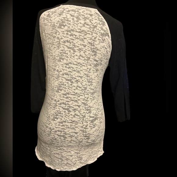 Cute Ohio State Women’s graphic shirt. Says size Large but more of a medium - Picture 5 of 5